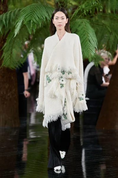 Look 48